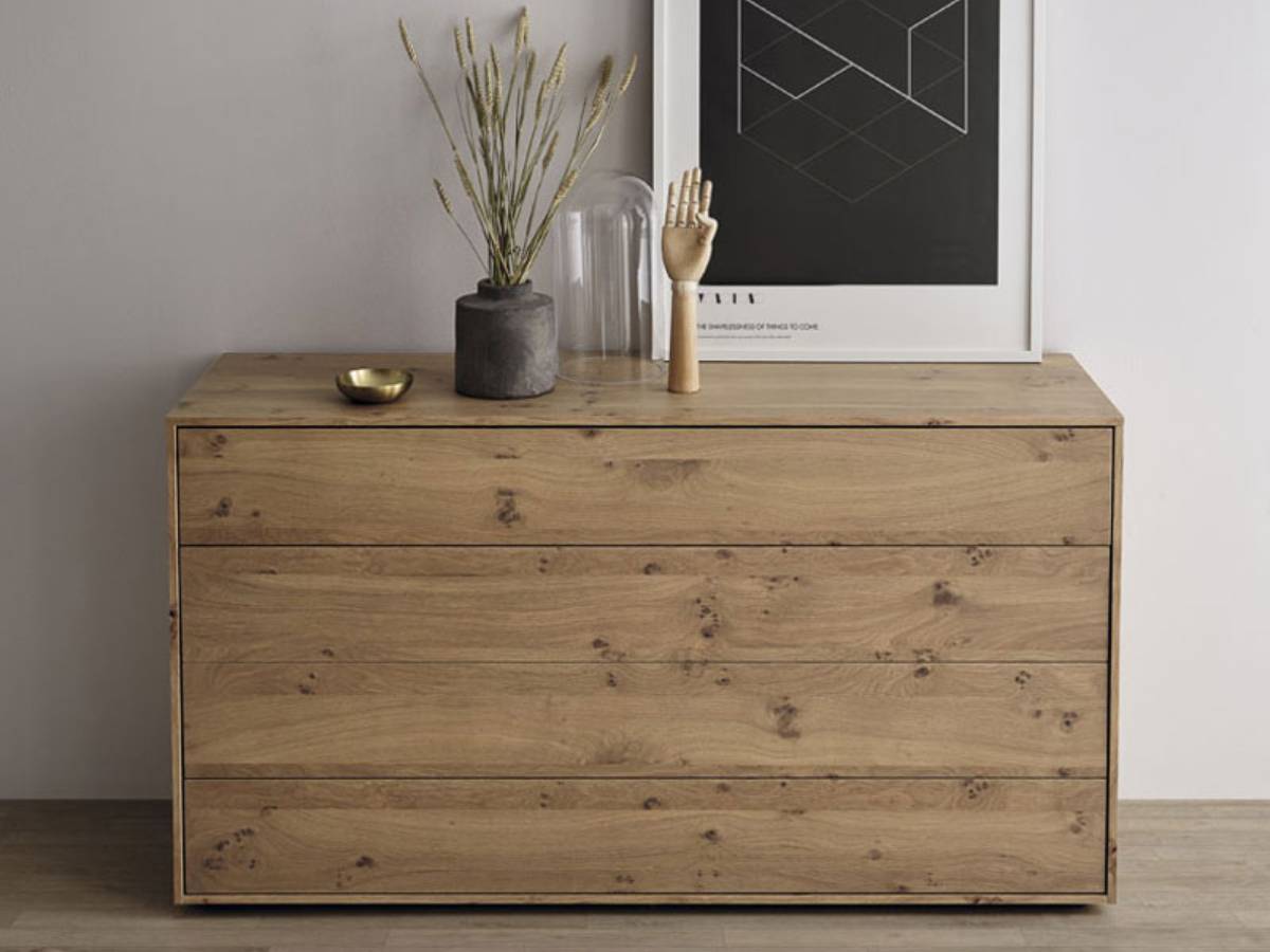 Flat chest of drawers in rustic oak